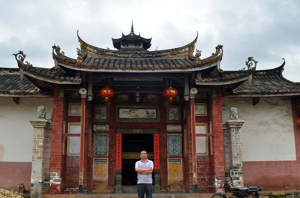 A scenic view of Longyan Xibei Tianhougong