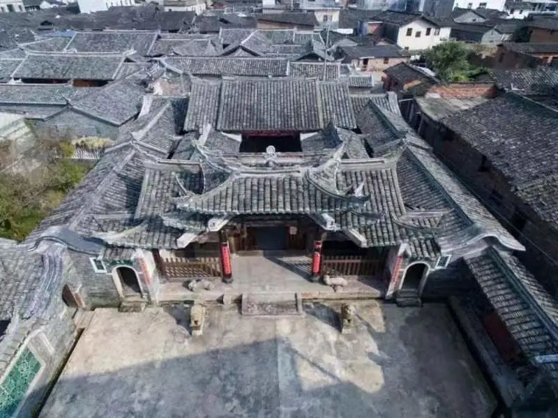 A scenic view of Longyan Zhixi Zongci Jianzhu