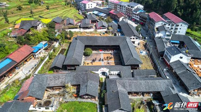 A scenic view of Loudi Honger Juntuan Changzheng Silingbu Jiuzhi