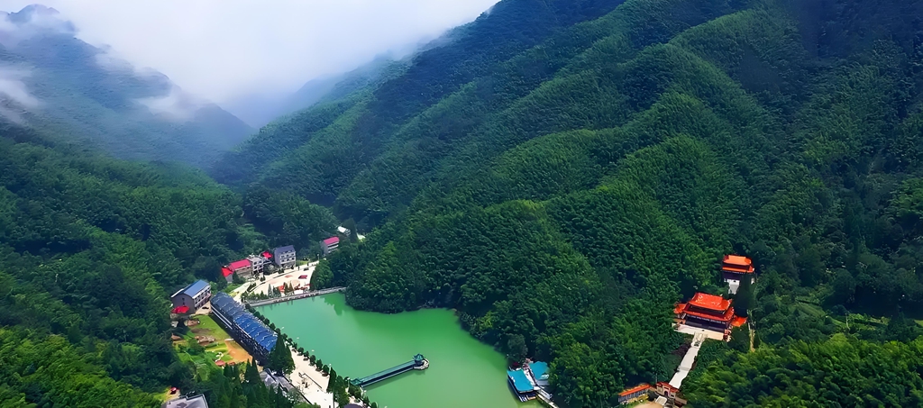A scenic view of Loudi Honger Juntuan Changzheng Silingbu Jiuzhi