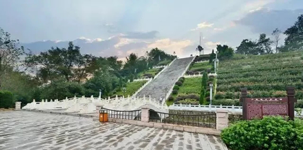 A scenic view of Luan Dushan He Jinzhai Geming Jiuzhiqun