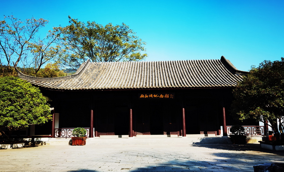 A scenic view of Luan Hong28Jun Chongjian Huiyi Jiuzhi