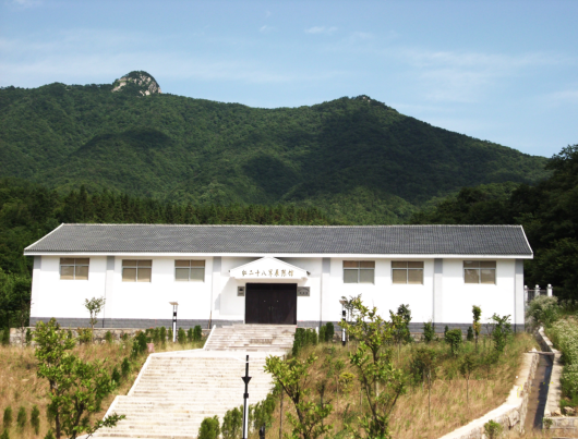 A scenic view of Luan Hong28Jun Chongjian Huiyi Jiuzhi