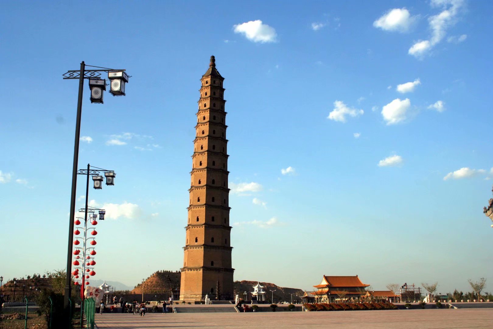 A scenic view of Luliang Fenyang Wenfeng Pagoda