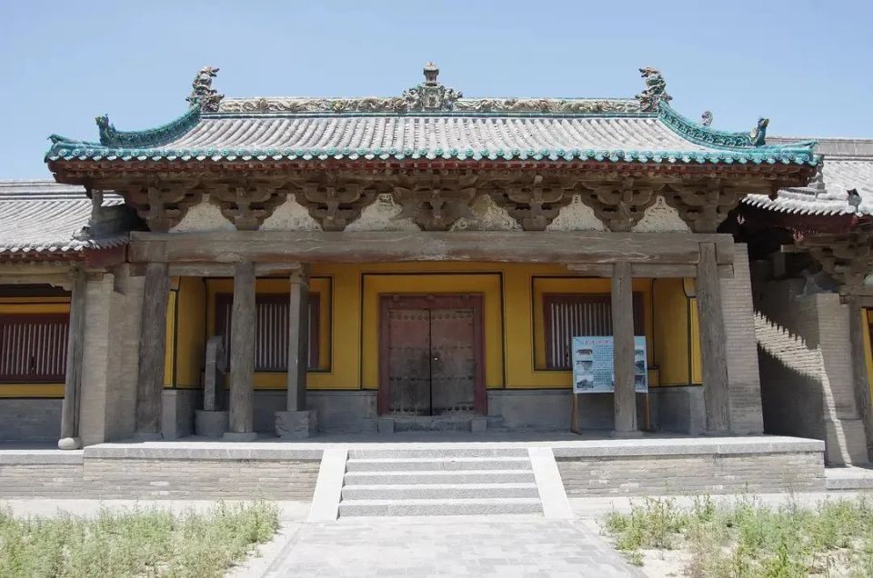 A scenic view of Luliang Fenyang Wuyue Temple