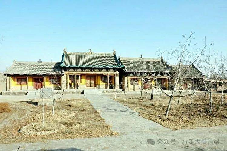 A scenic view of Luliang Fenyang Wuyue Temple