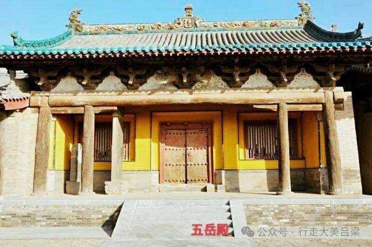 A scenic view of Luliang Fenyang Wuyue Temple