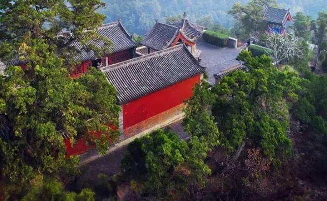 A scenic view of Luliang Guashan Tianning Temple