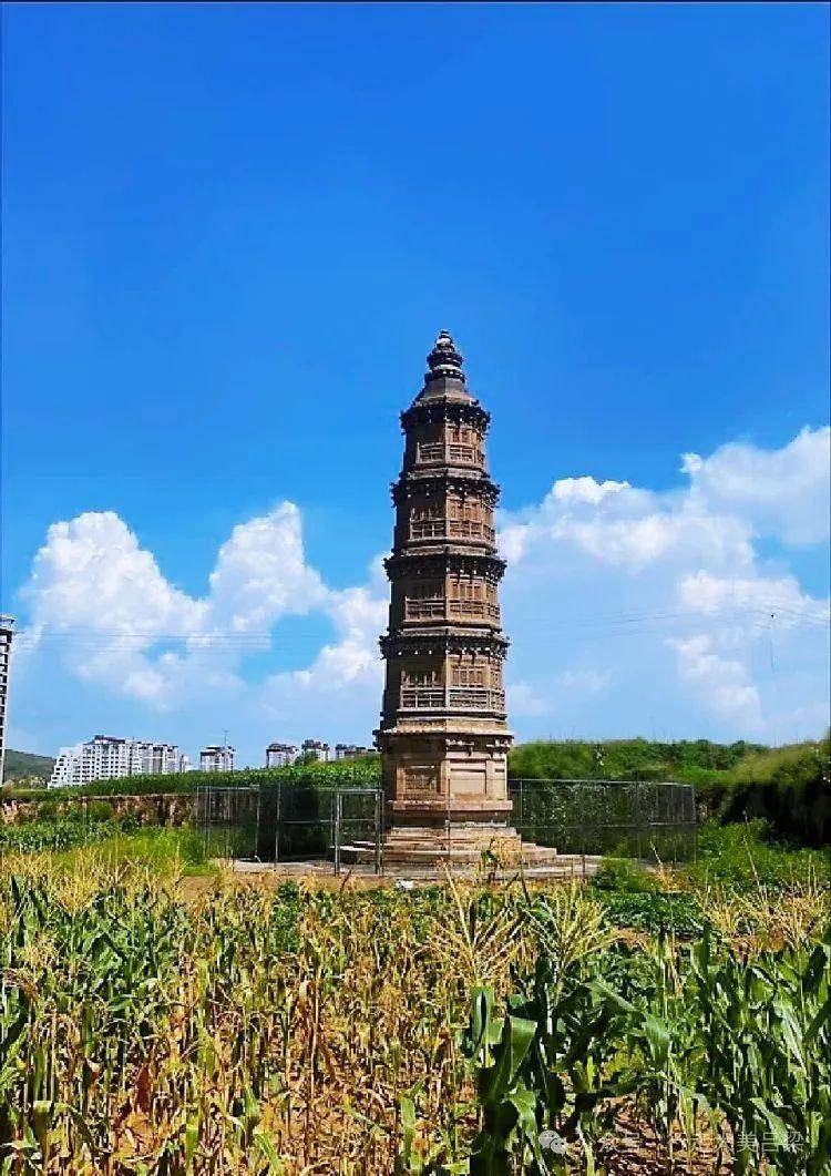 A scenic view of Luliang Hujiagou Brick Pagoda