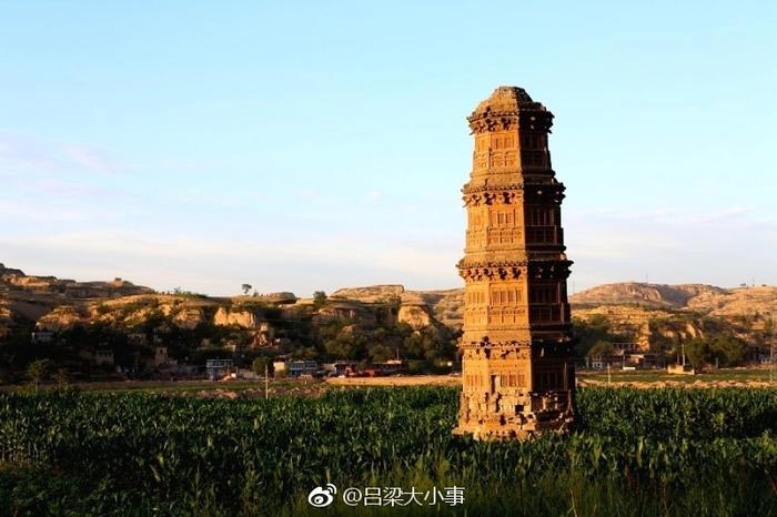 A scenic view of Luliang Hujiagou Brick Pagoda
