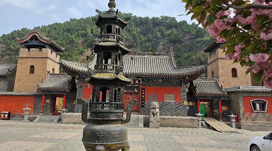 A scenic view of Luliang Jiaocheng Xuanzhong Temple