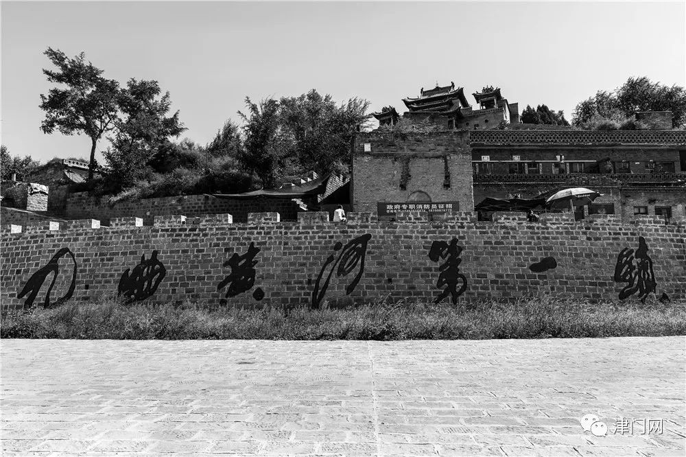 A scenic view of Luliang Qikou Ancient Buildings