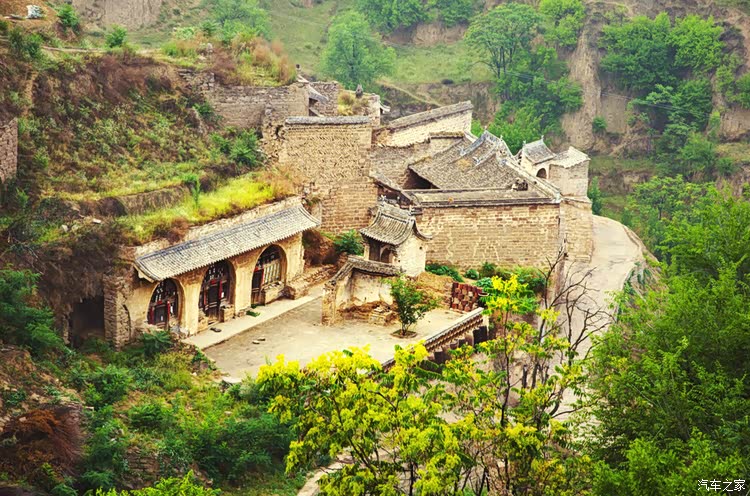 A scenic view of Luliang Qikou Ancient Buildings