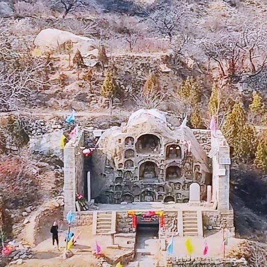 A scenic view of Luliang Shushi Fo Cliff Statue