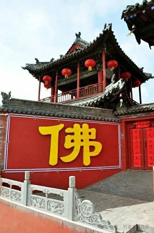 A scenic view of Luliang Xiangyan Temple
