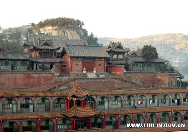 A scenic view of Luliang Xiangyan Temple