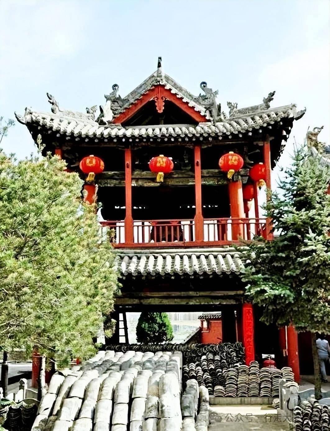 A scenic view of Luliang Xiangyan Temple