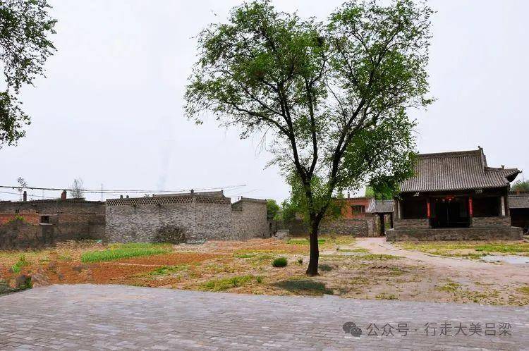 A scenic view of Luliang Xiaoyi Tianqi Temple