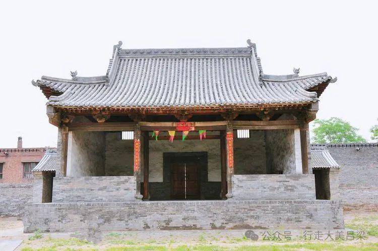 A scenic view of Luliang Xiaoyi Tianqi Temple
