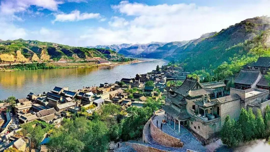 A scenic view of Luliang Zhongyang Lou