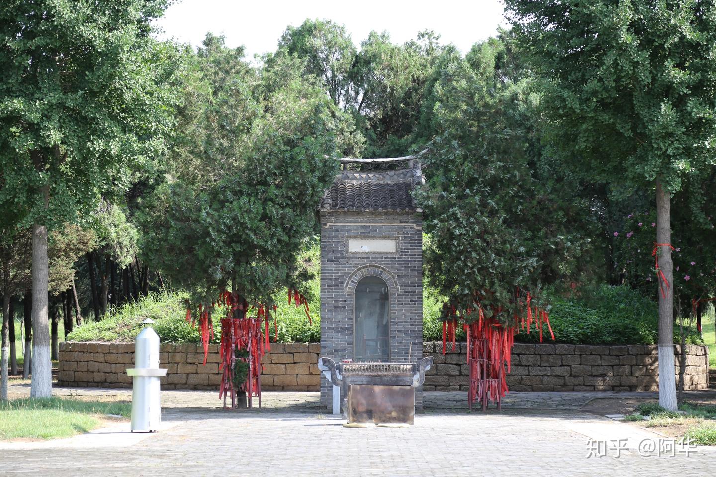 A scenic view of Luohe Xushenmu