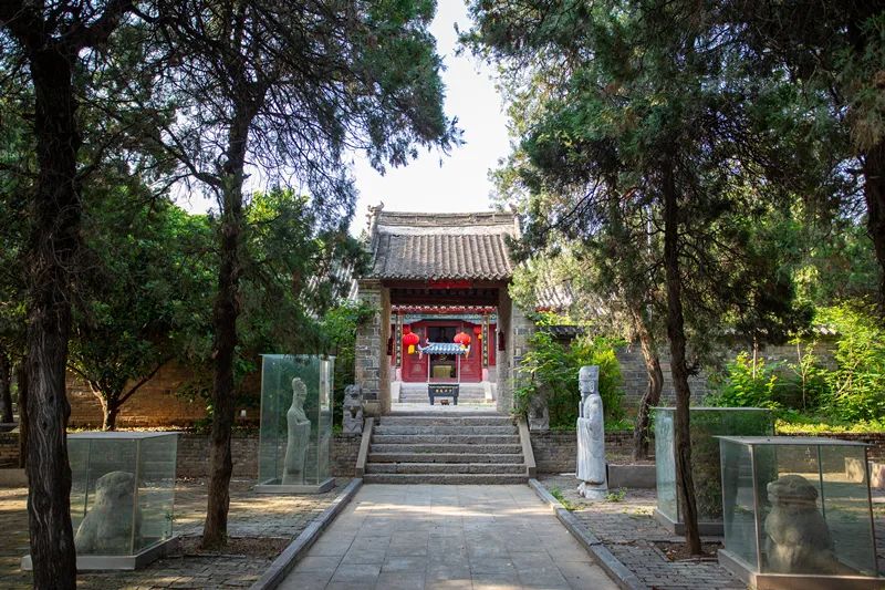 A scenic view of Luoyang Fanzhongyanmu