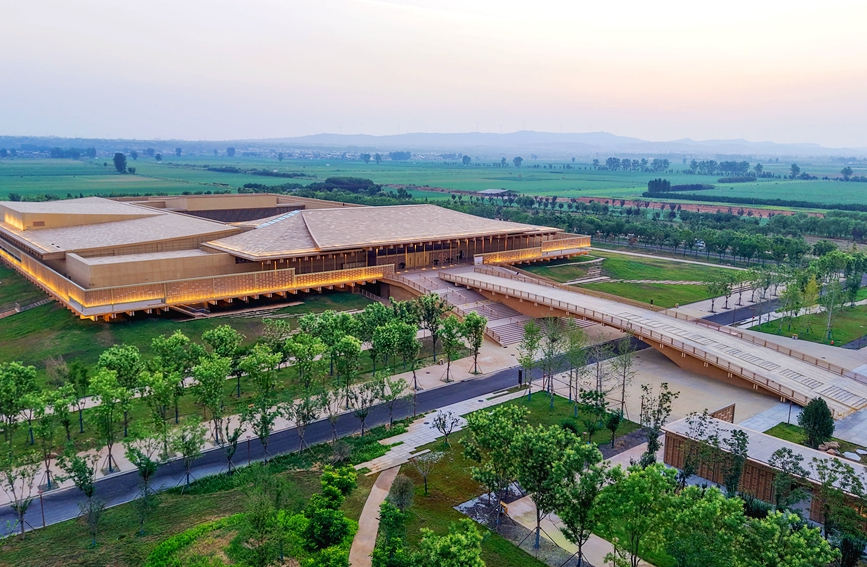 A scenic view of Luoyang Hanweiluoyanggucheng