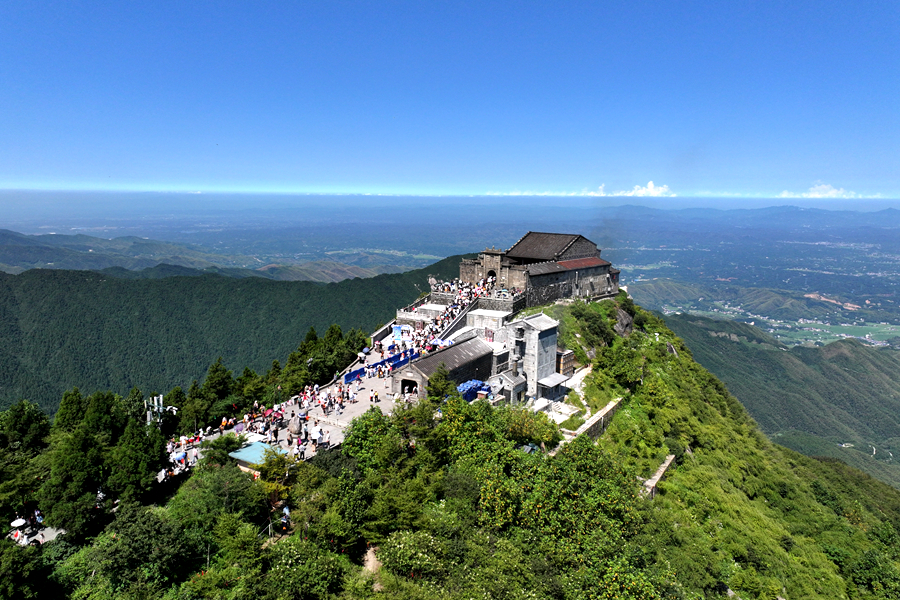 A scenic view of Luoyang Houjinxianling
