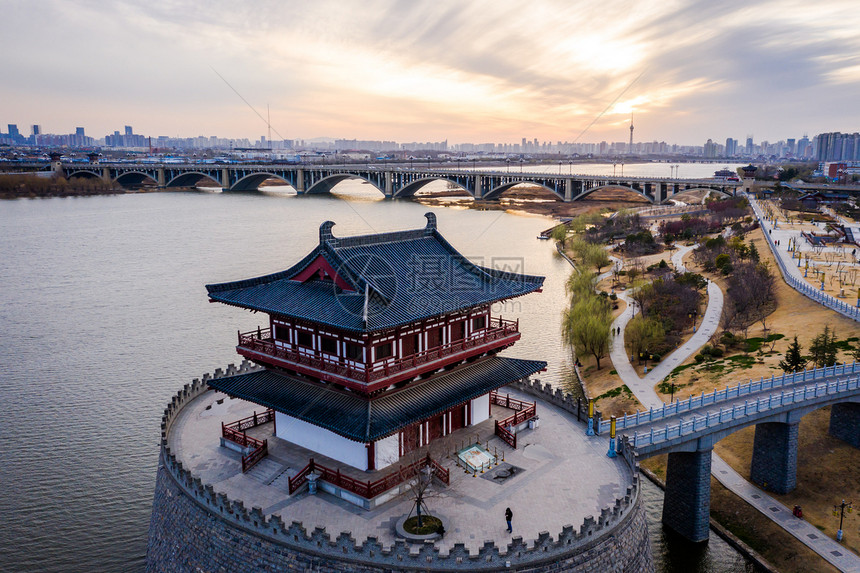A scenic view of Luoyang Huaguogucheng