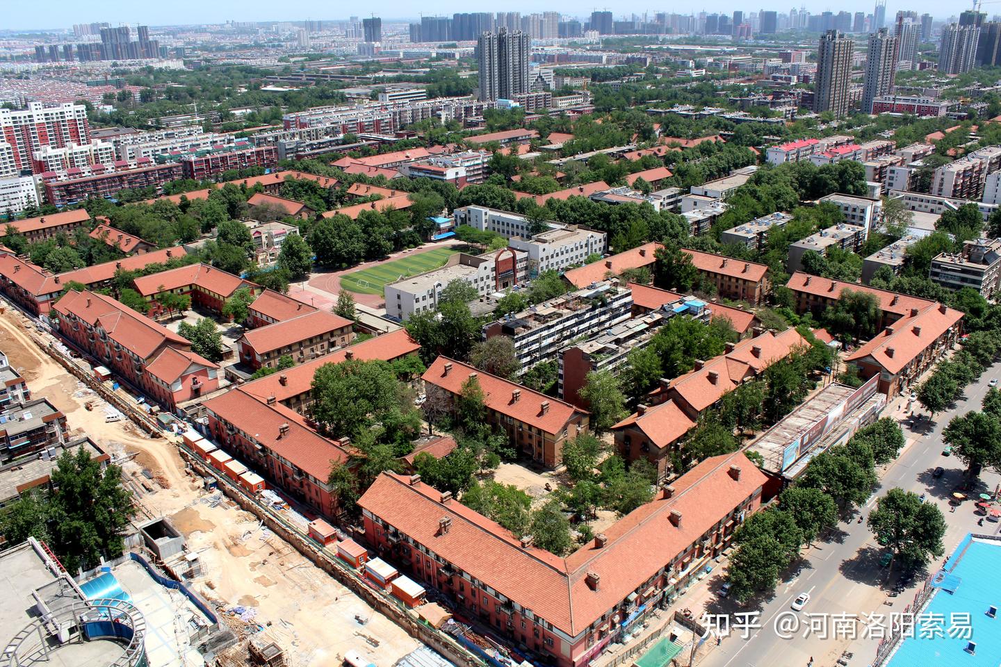 A scenic view of Luoyang Jianxisushijianzhuqun