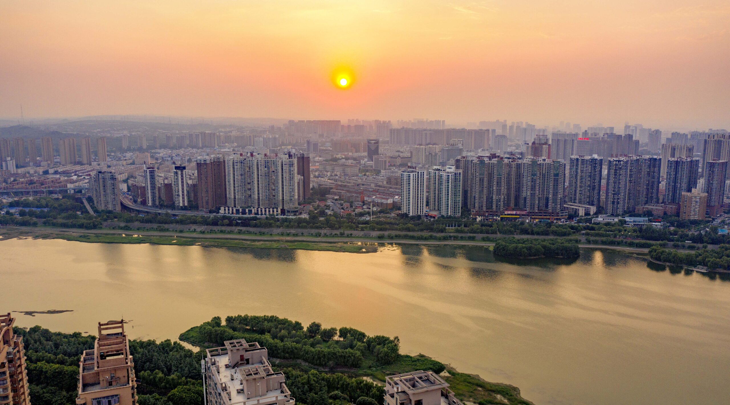 A scenic view of Luoyang Jianxisushijianzhuqun