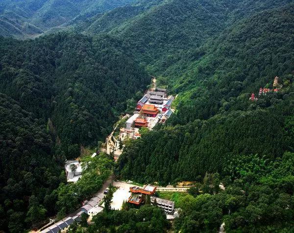 A scenic view of Luoyang Lingshansi