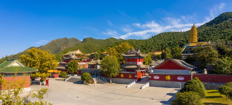 A scenic view of Luoyang Lingshansi
