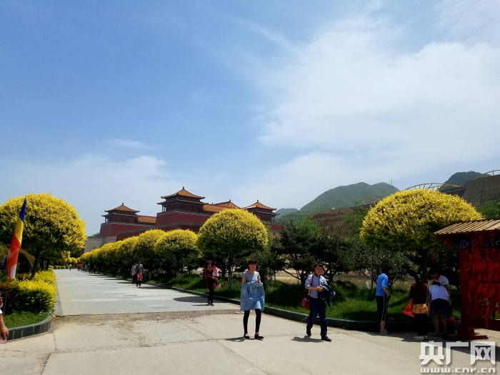 A scenic view of Luoyang Lingshansi