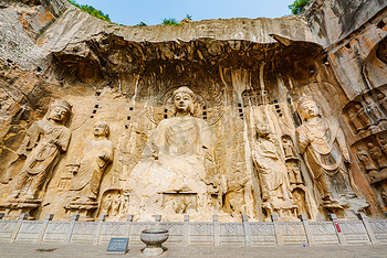 A scenic view of Luoyang Longmenshiku