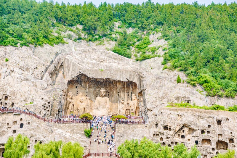 A scenic view of Luoyang Longmenshiku