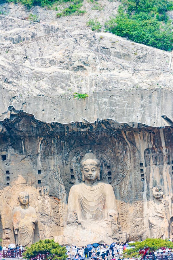 A scenic view of Luoyang Longmenshiku