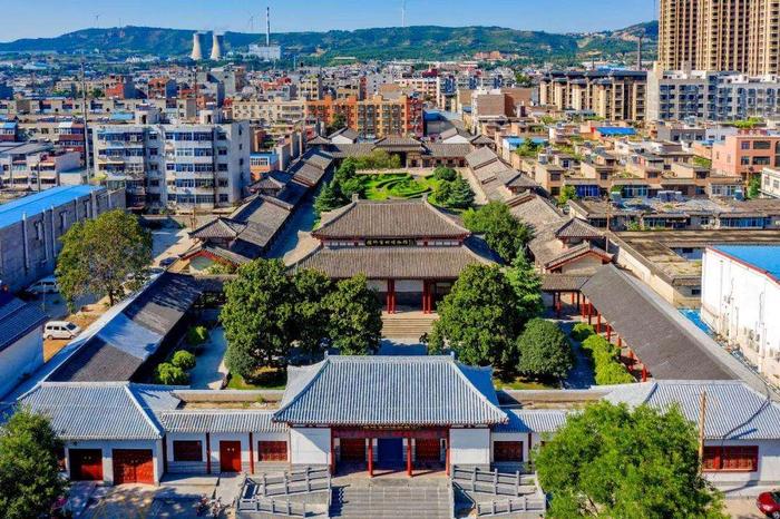 A scenic view of Luoyang Shixianggoushangchengyizhi