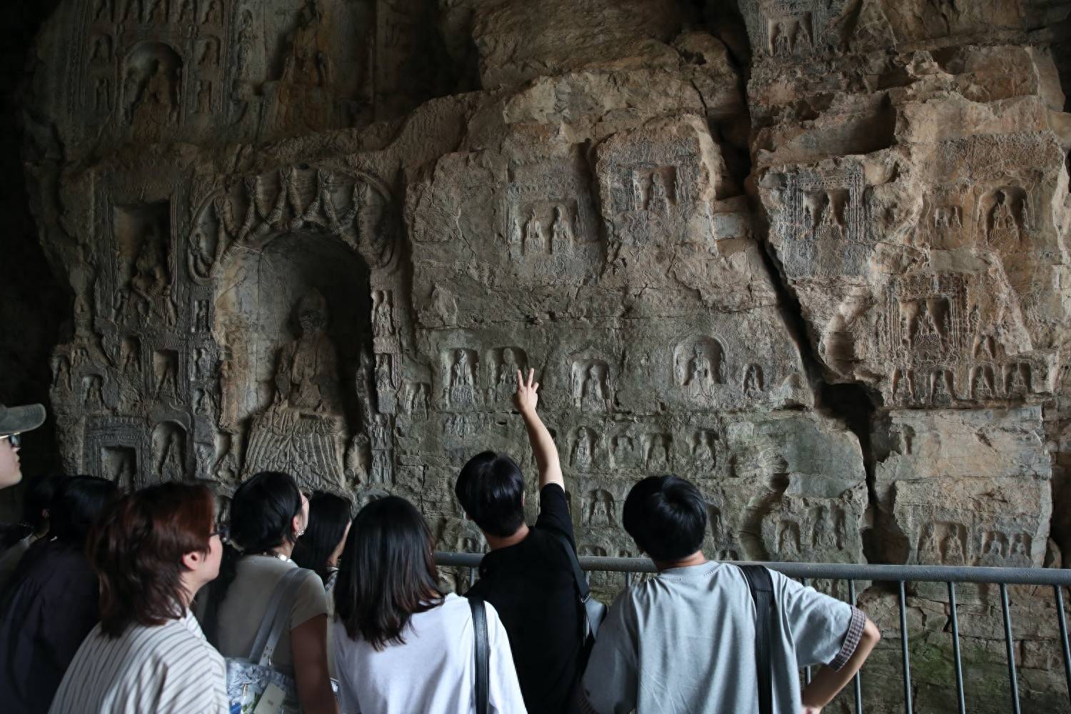 A scenic view of Luoyang Shuiquanshiku
