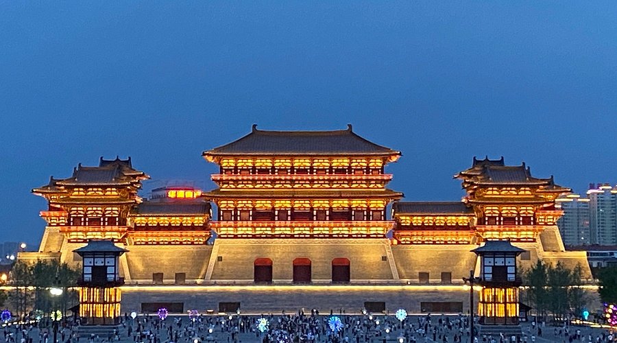 A scenic view of Luoyang Tumenyizhi