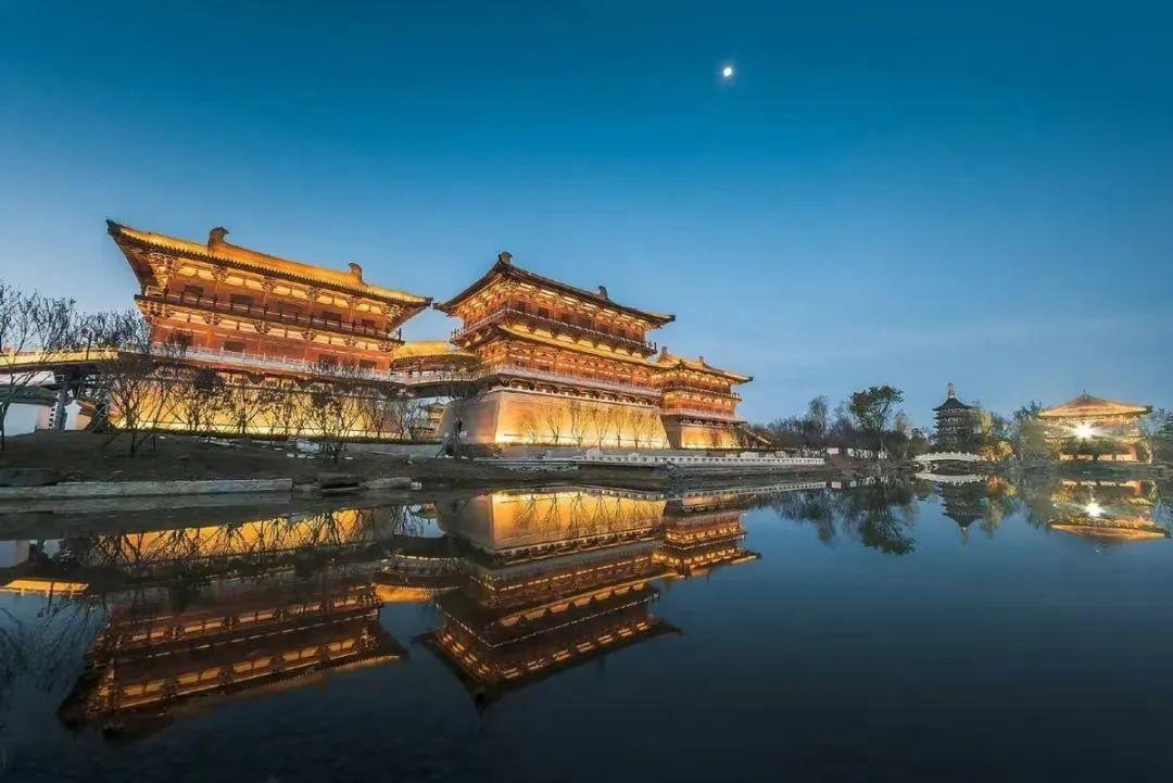 A scenic view of Luoyang Tumenyizhi