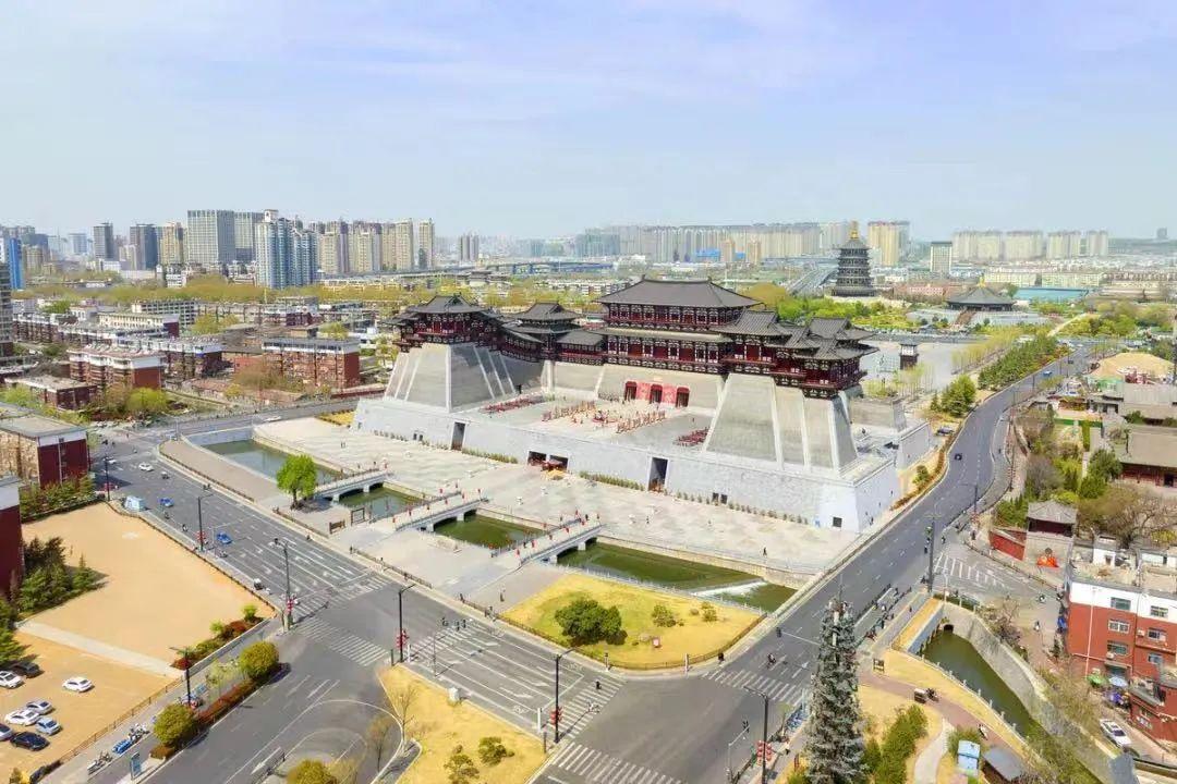 A scenic view of Luoyang Tumenyizhi