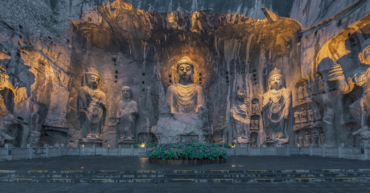 A scenic view of Luoyang Wanfoshanshiku