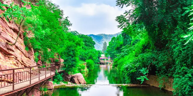 A scenic view of Luoyang Xinangongzhenguan