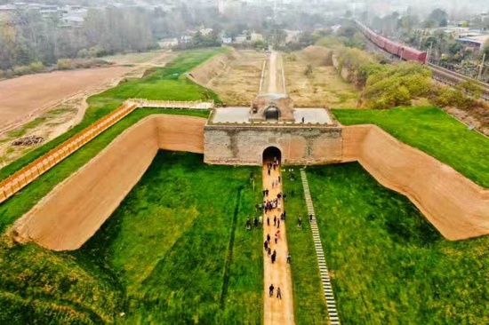 A scenic view of Luoyang Xinanhanguan