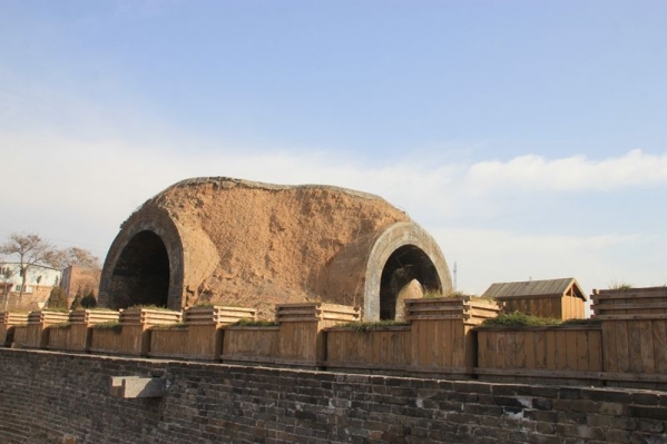 A scenic view of Luoyang Xinanhanguan