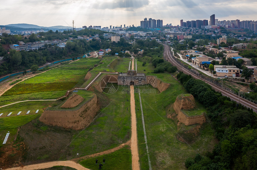 A scenic view of Luoyang Xinanhanguan
