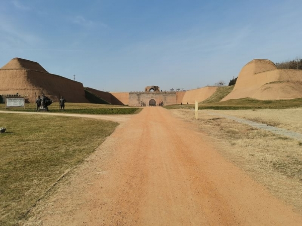 A scenic view of Luoyang Xinanhanguan