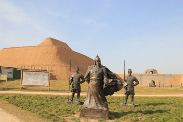 A scenic view of Luoyang Xinanhanguan