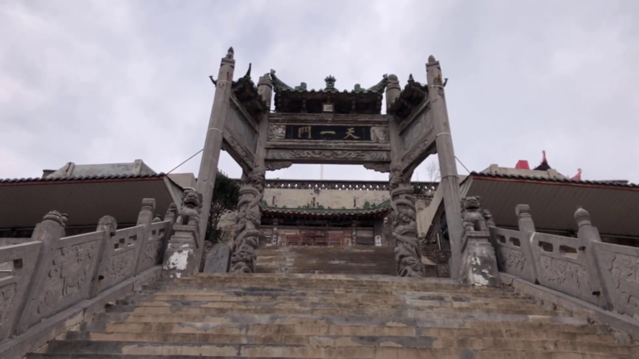 A scenic view of Luoyang Yiyangfuchangge